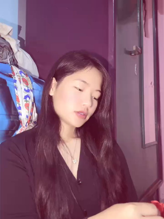 @Sneha._. 🧷
