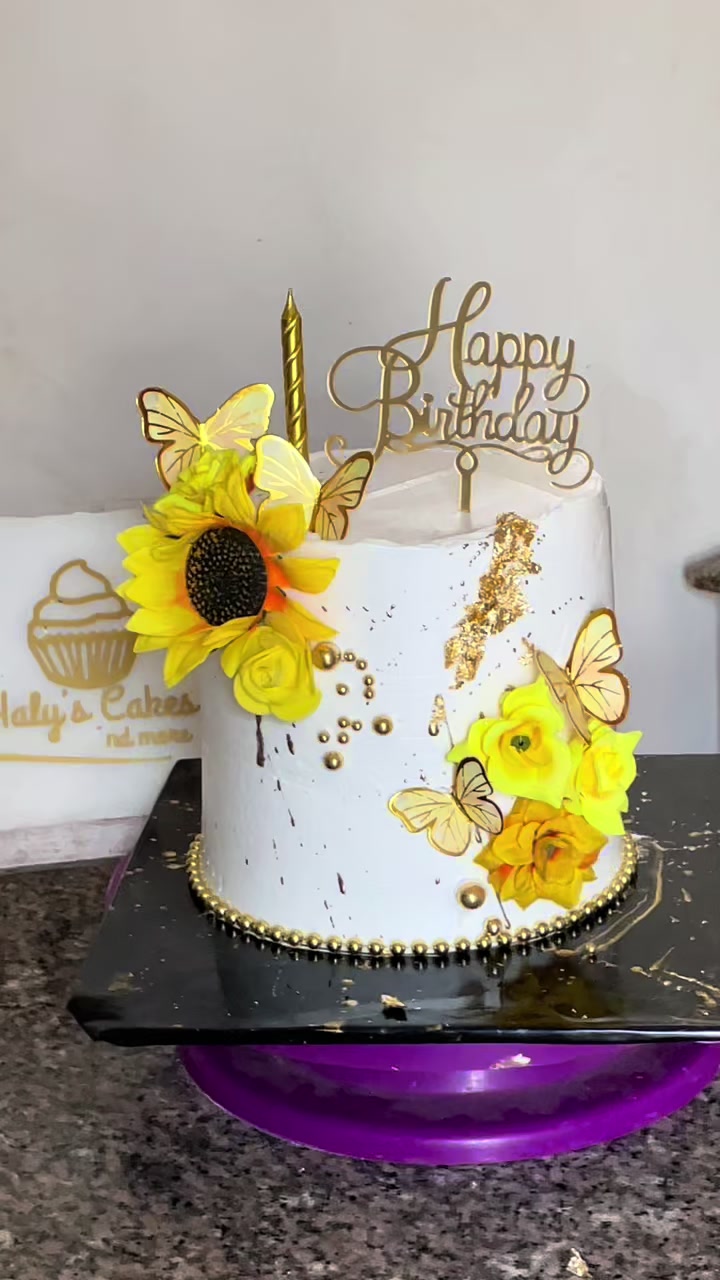 @halys_cakes_nd_more