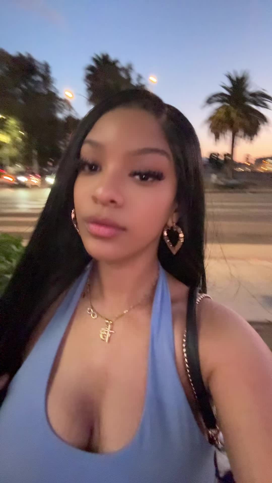 @E👅