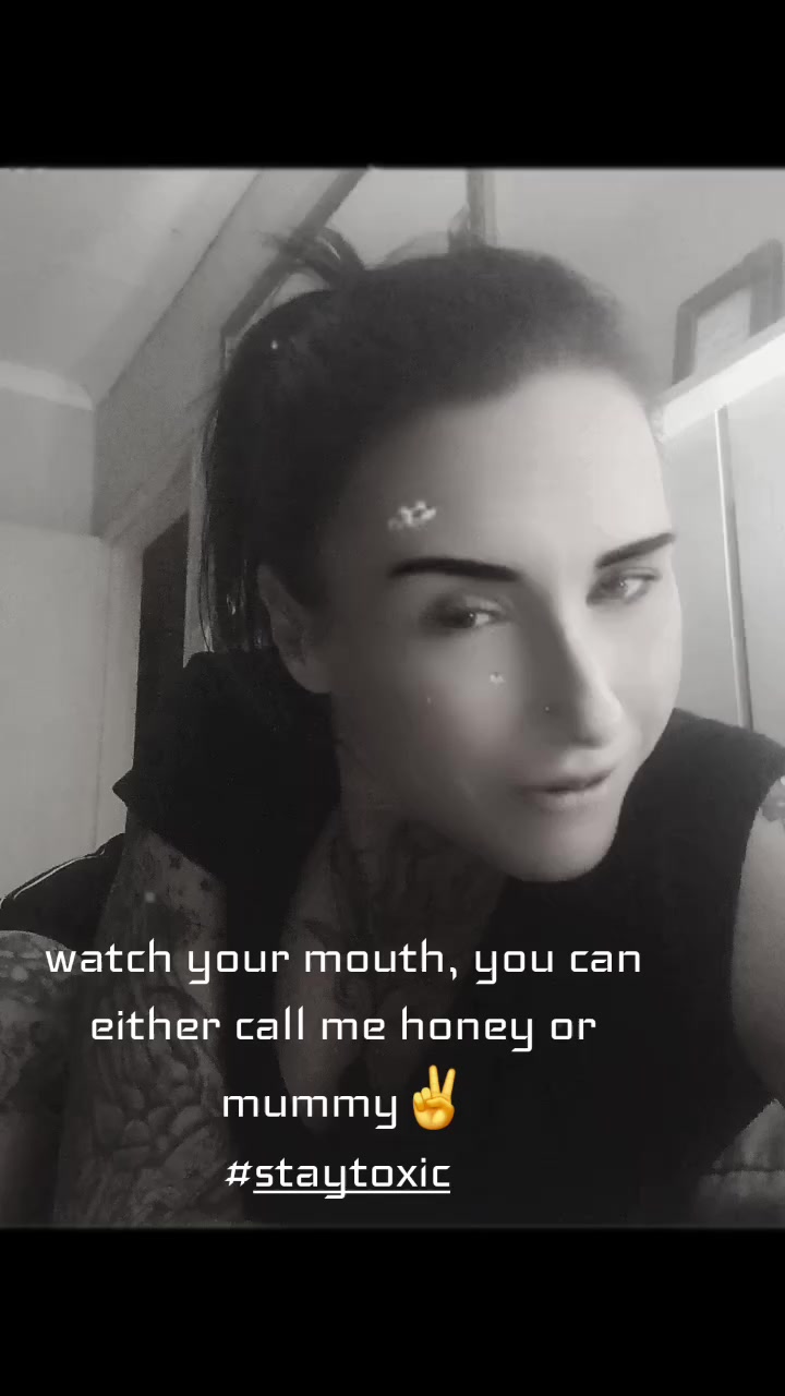 @karienq