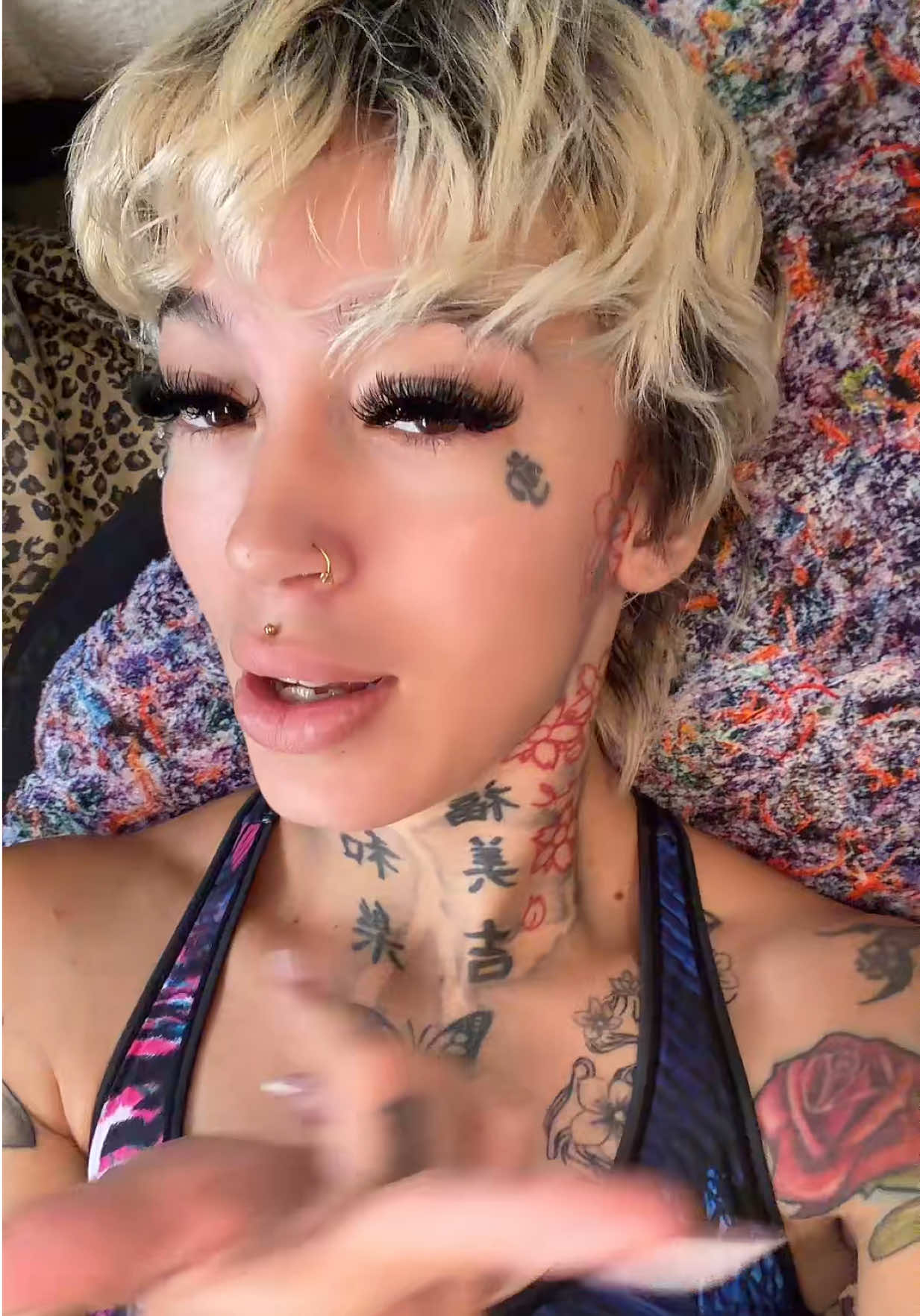 @♕