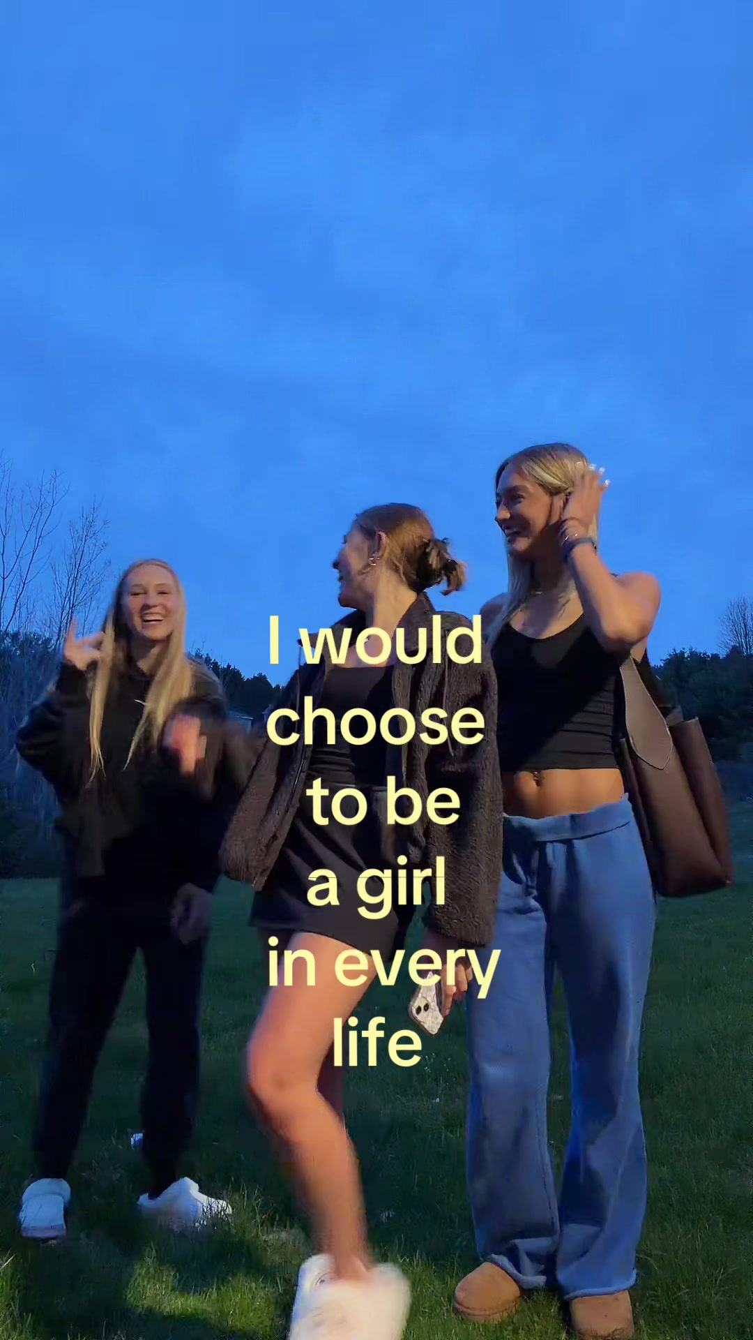 @caitlynnavery
