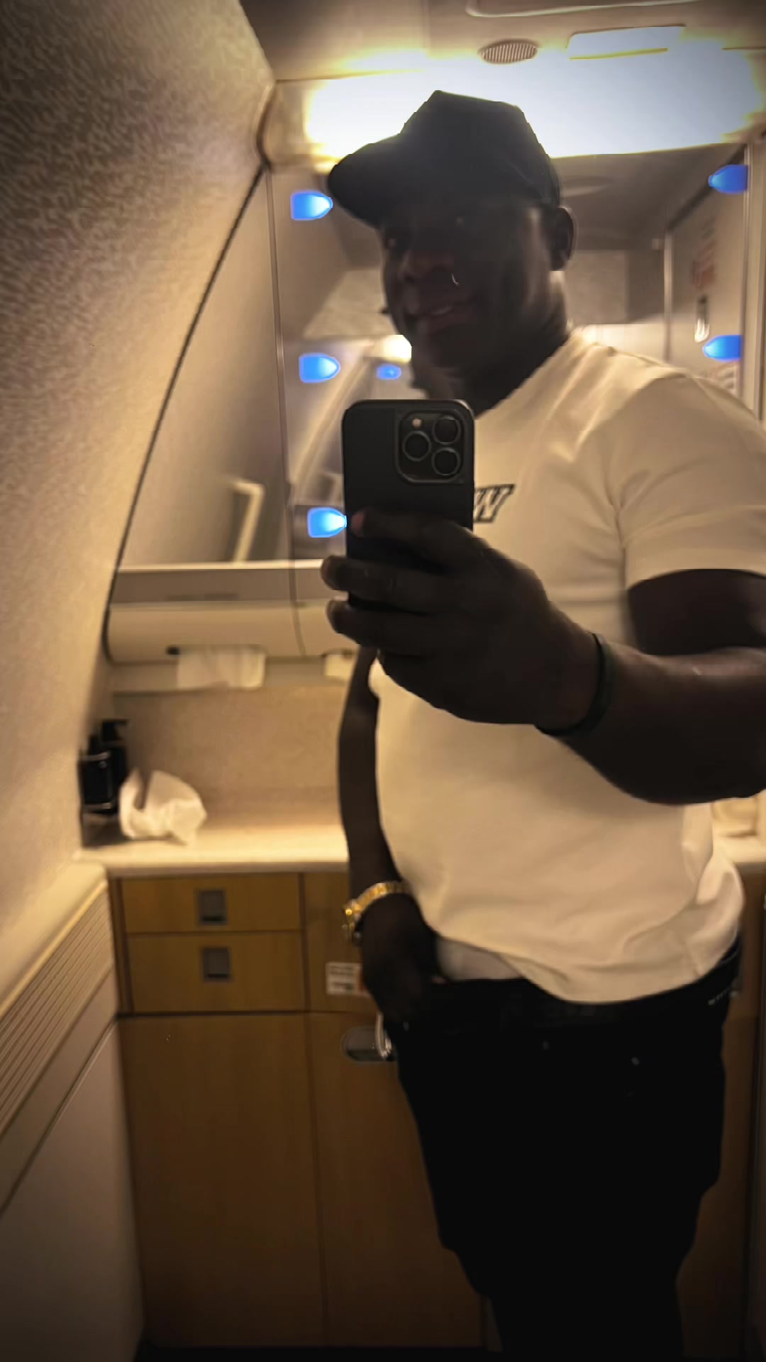 @Bismarck🇬🇭🇦🇪🇺🇬🇬🇧