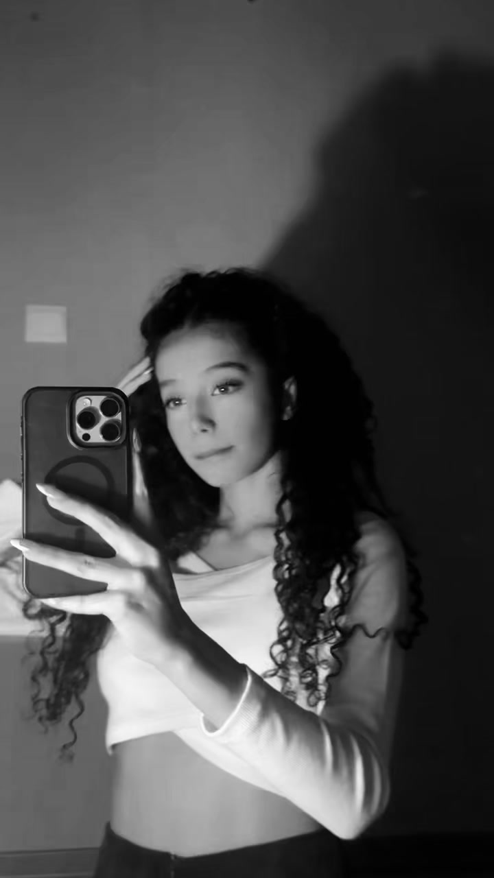 @👩🏻🦱