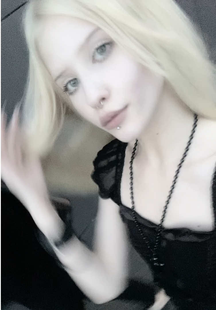 @damnwitchq