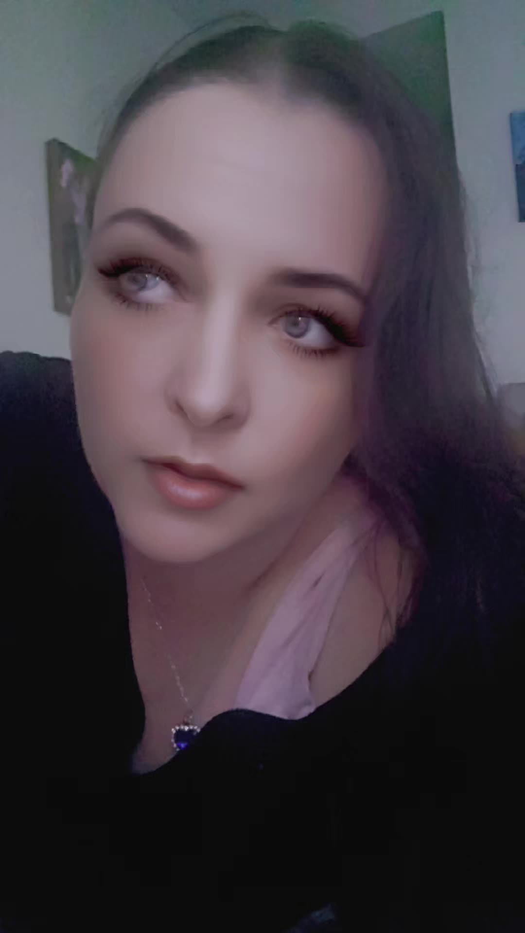 @KimCroft🧸🌹💙🎸🐋🐬🦋😈👻☘️🔥