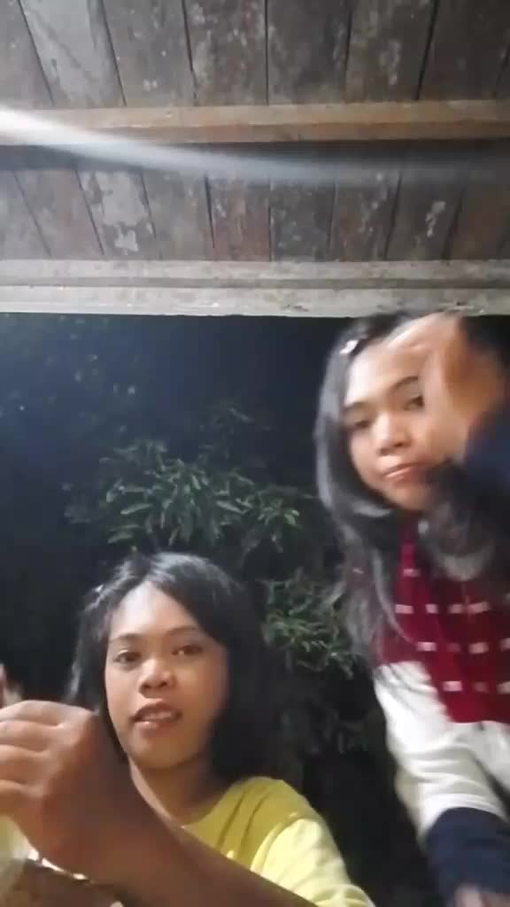 @Jo.