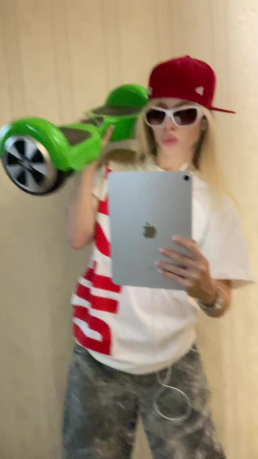 @lizzitak