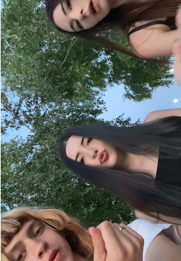 @𝗘𝗹𝘃𝗶𝘁𝘁𝗮 Пиɜдᴇц