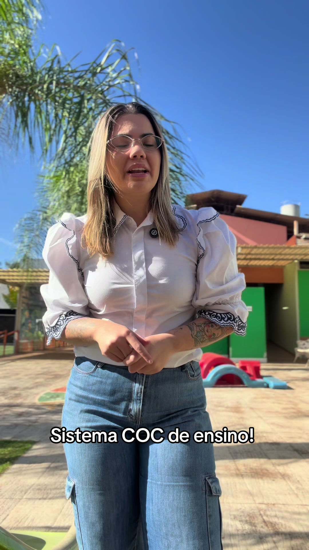 @anadelamonica
