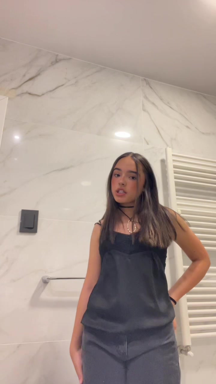 @lola