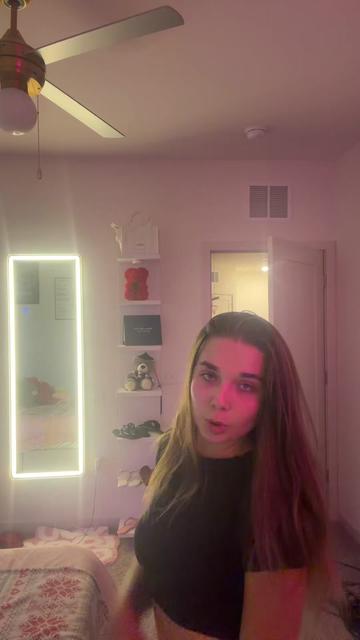 @Ęmily Ęlizabeth🖤