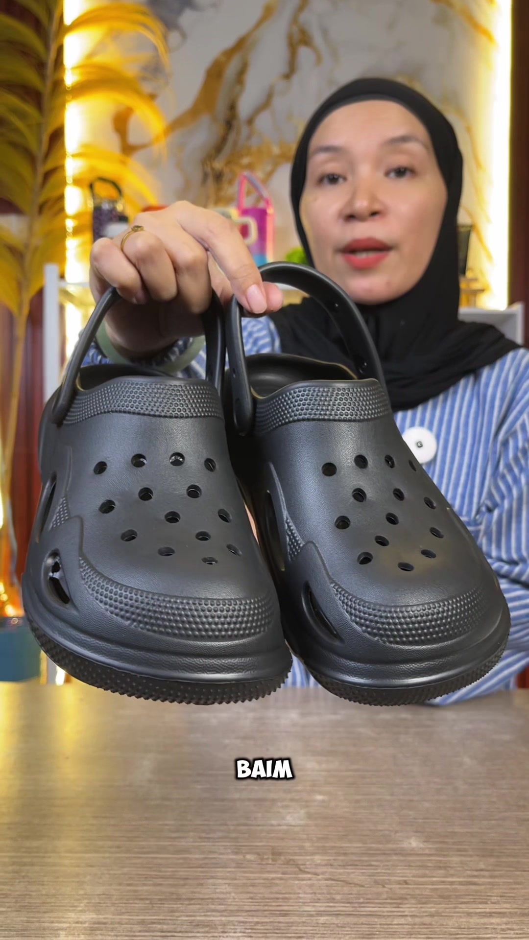 @LELI si paling TAS dan SANDAL