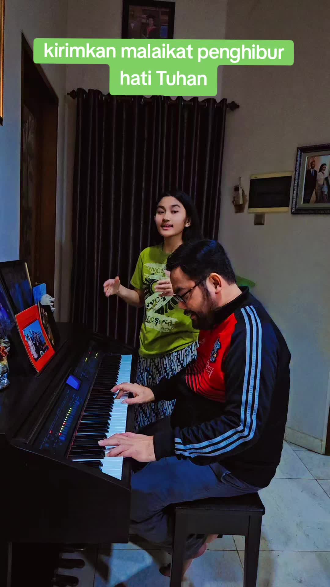 @Tuan & NyonyaVanzaith