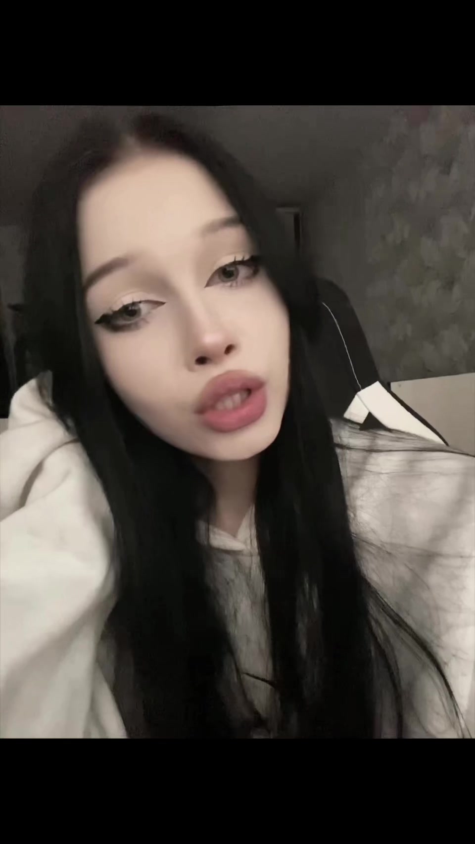 @//