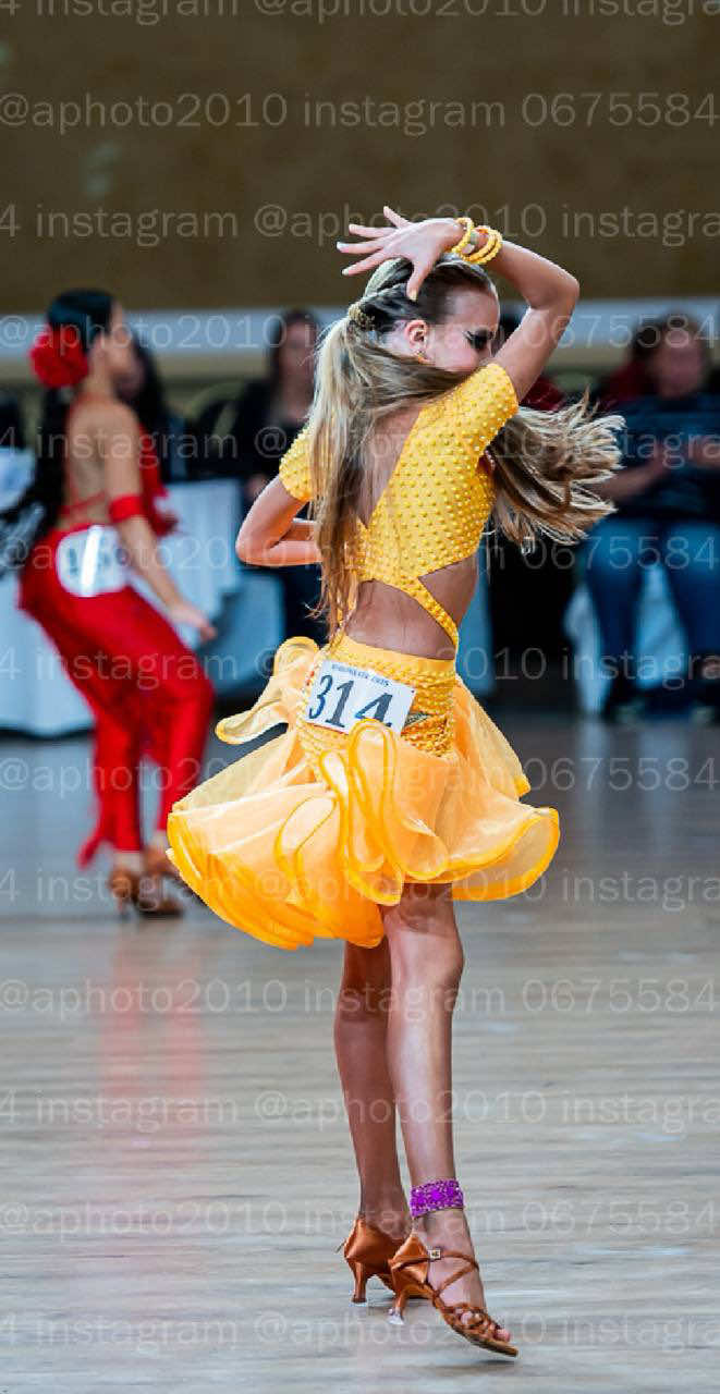 @itsnikoledance