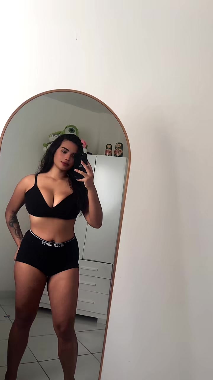 @adrielle_paz