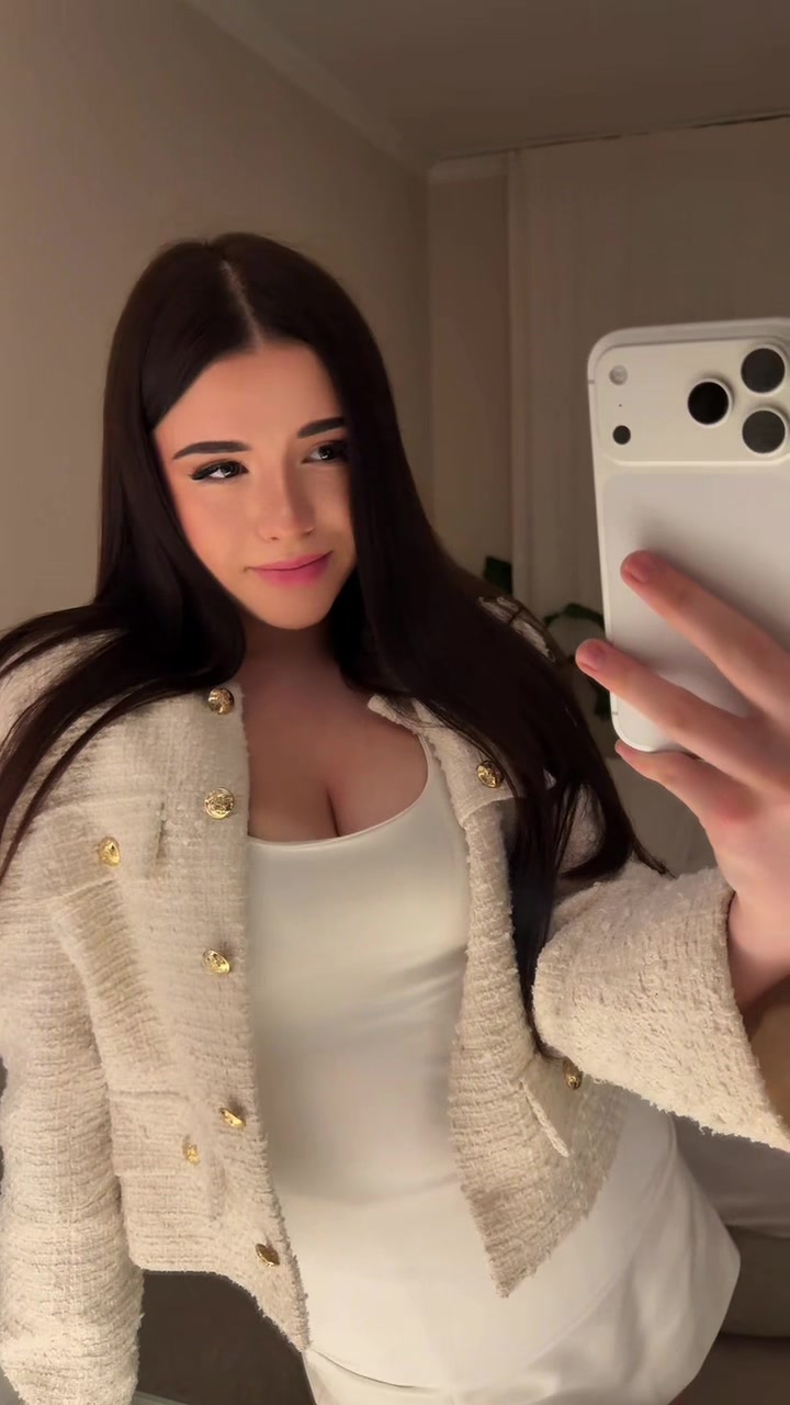 @𝐄𝐦𝐦𝐚