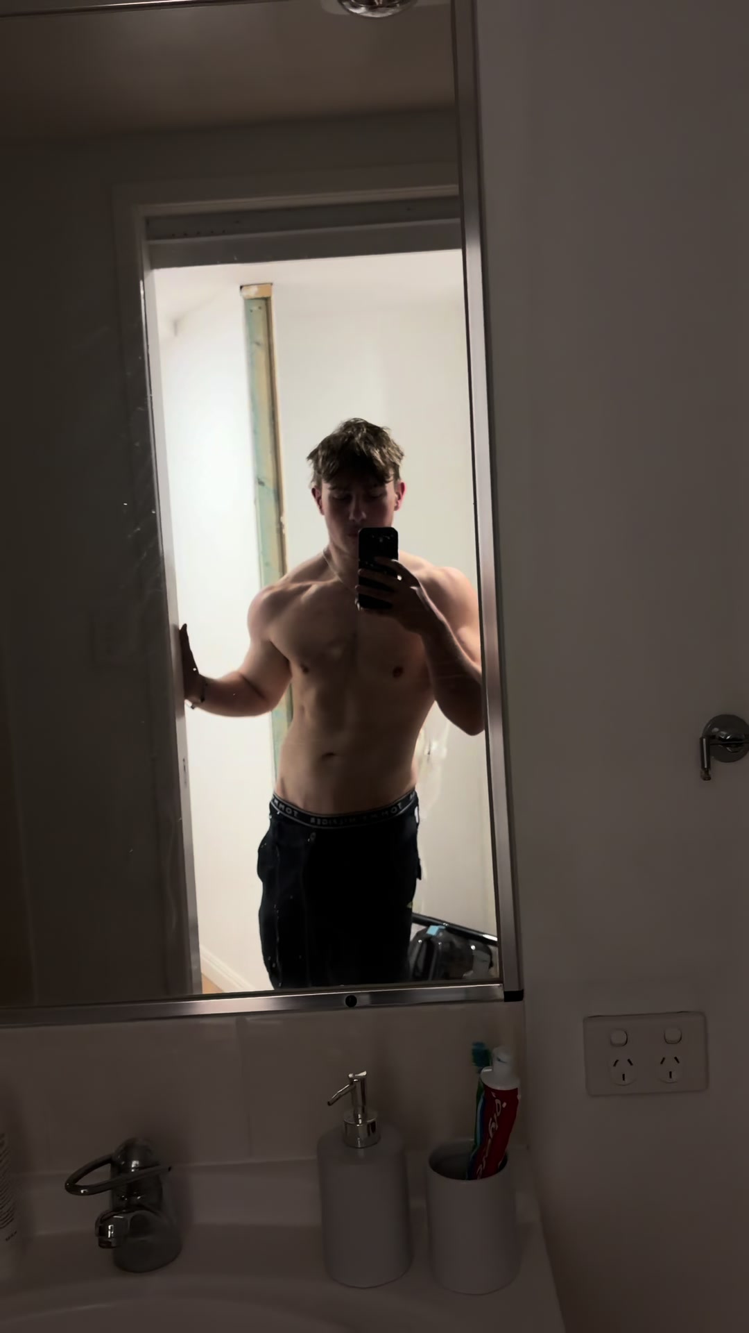 @thisisarata