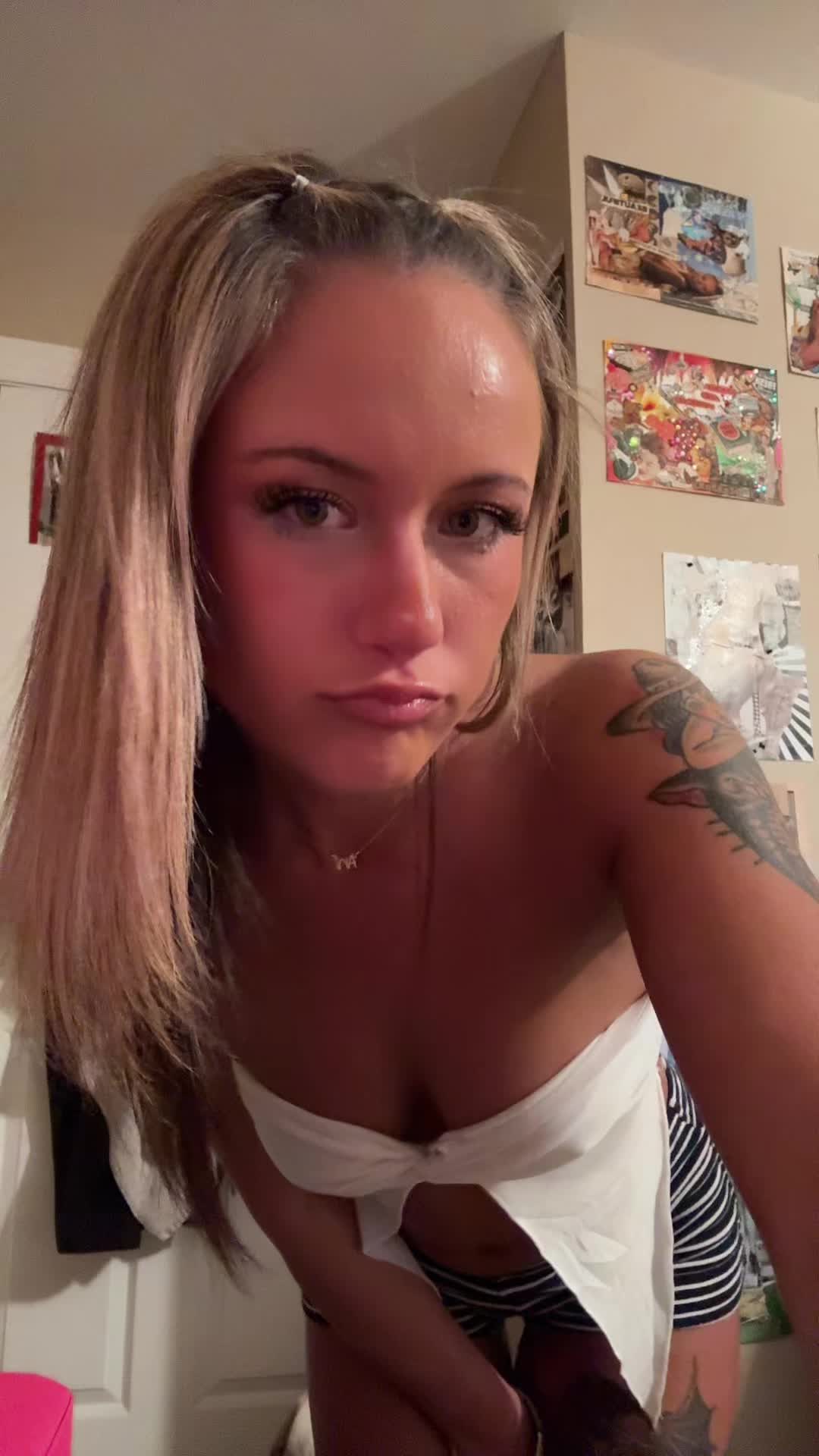 @anihayes