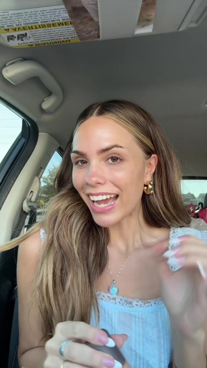 @EllieDickson