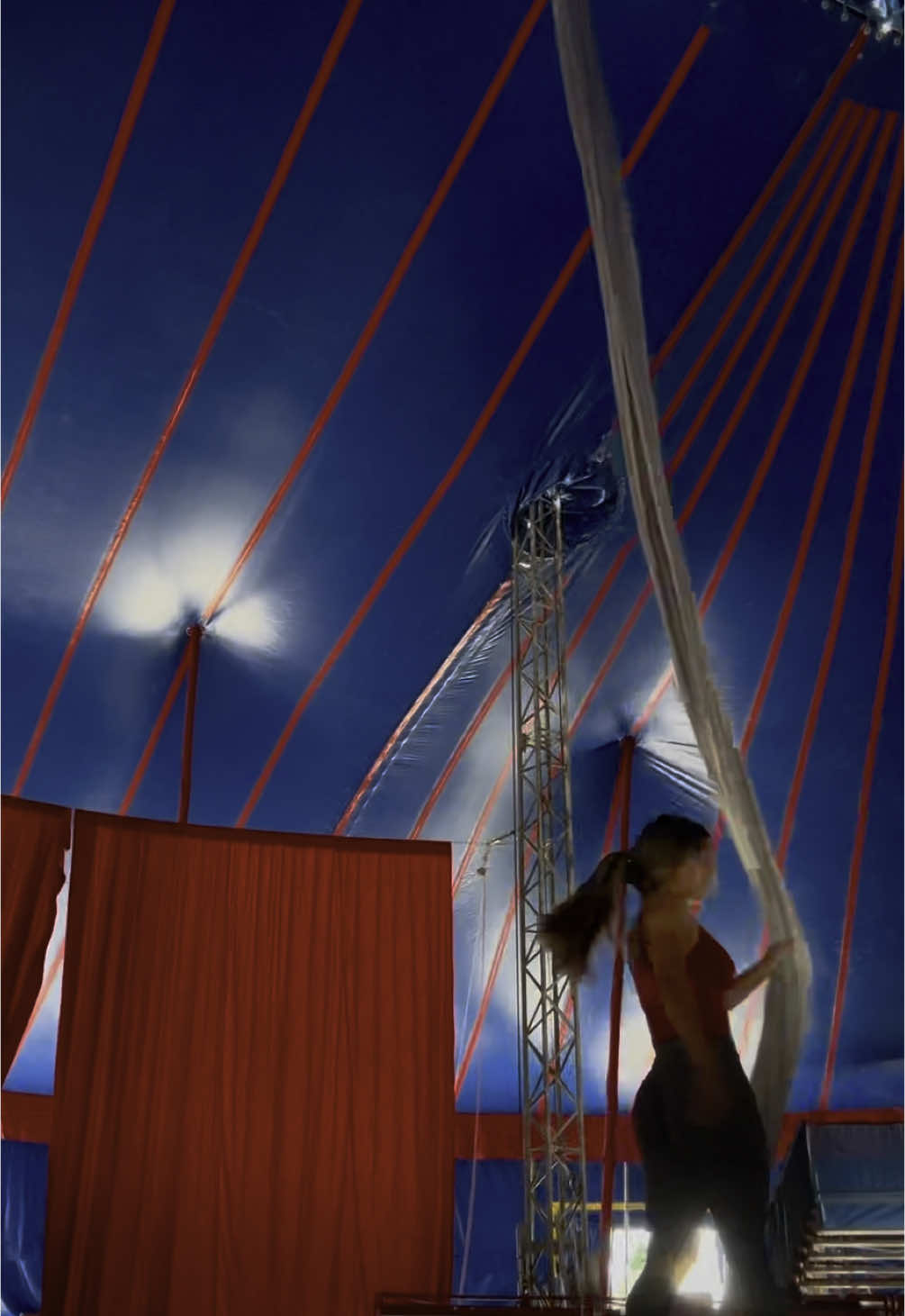 @circus.chloe
