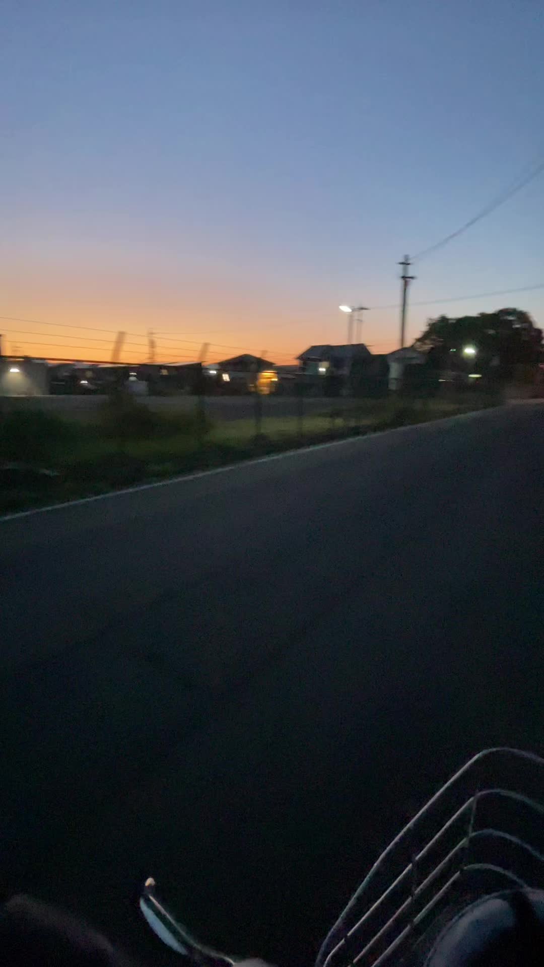 @・