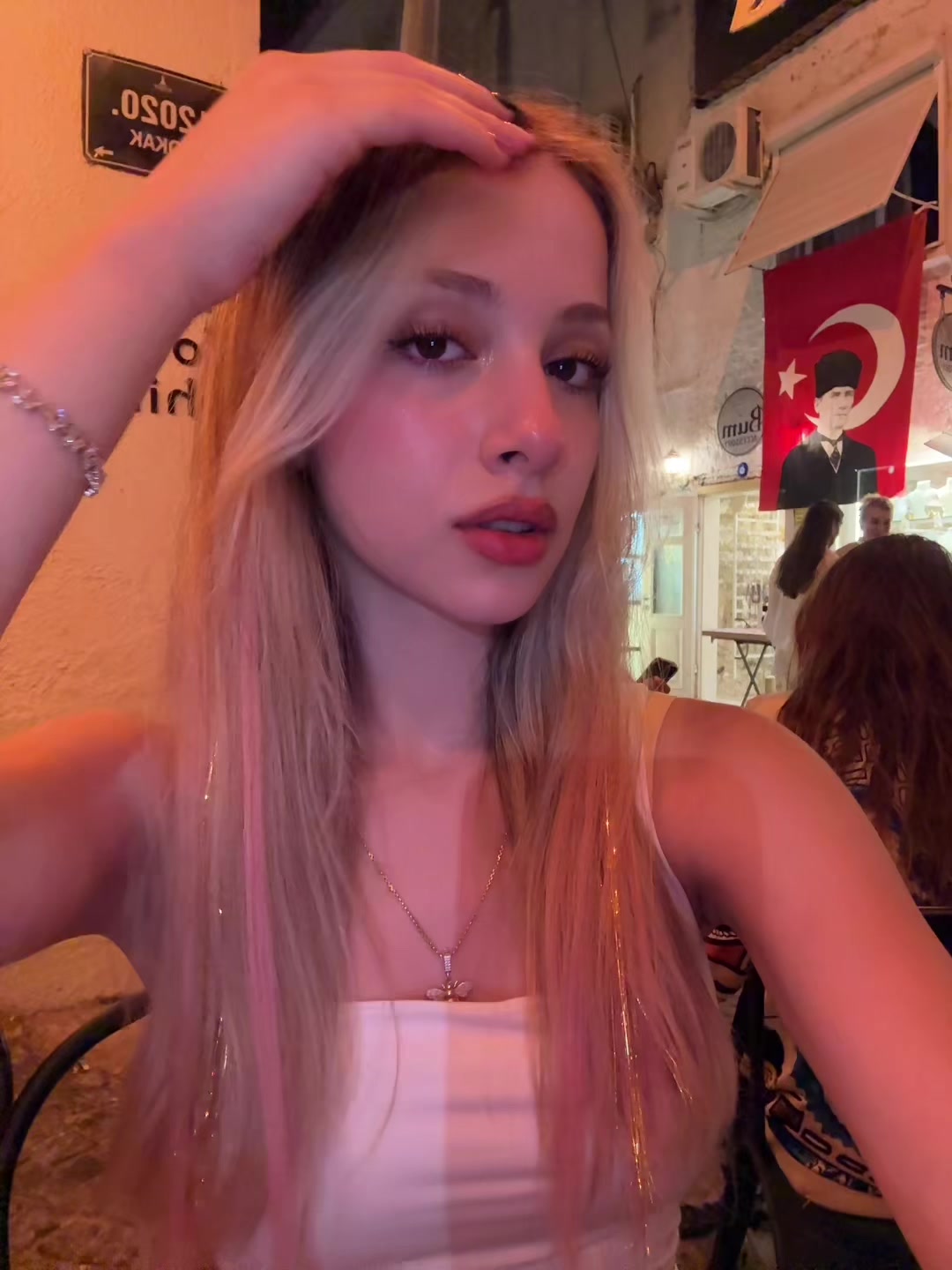 @Elif Sara&ccedil;