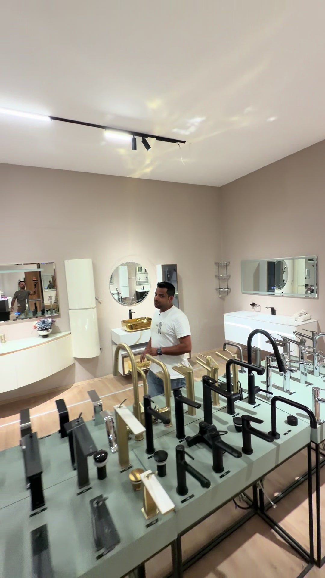 @يوميات رائد الحلاق