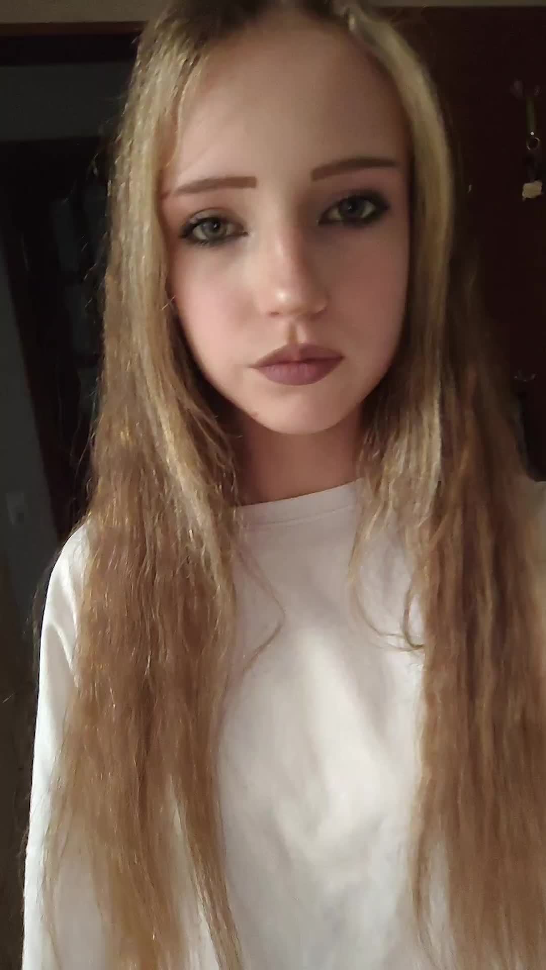 @Kiwvwra🍇