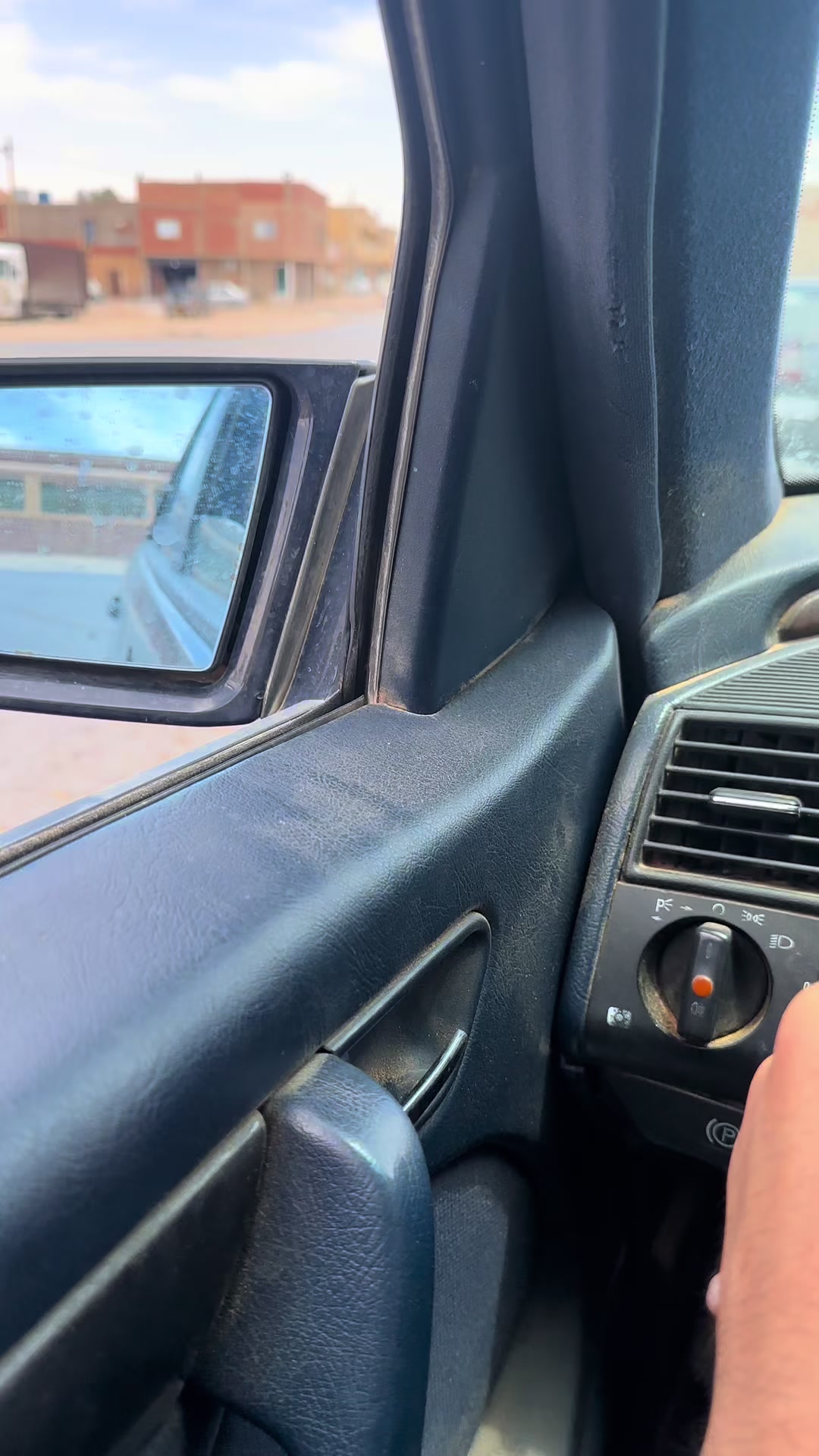 @هشام العقون