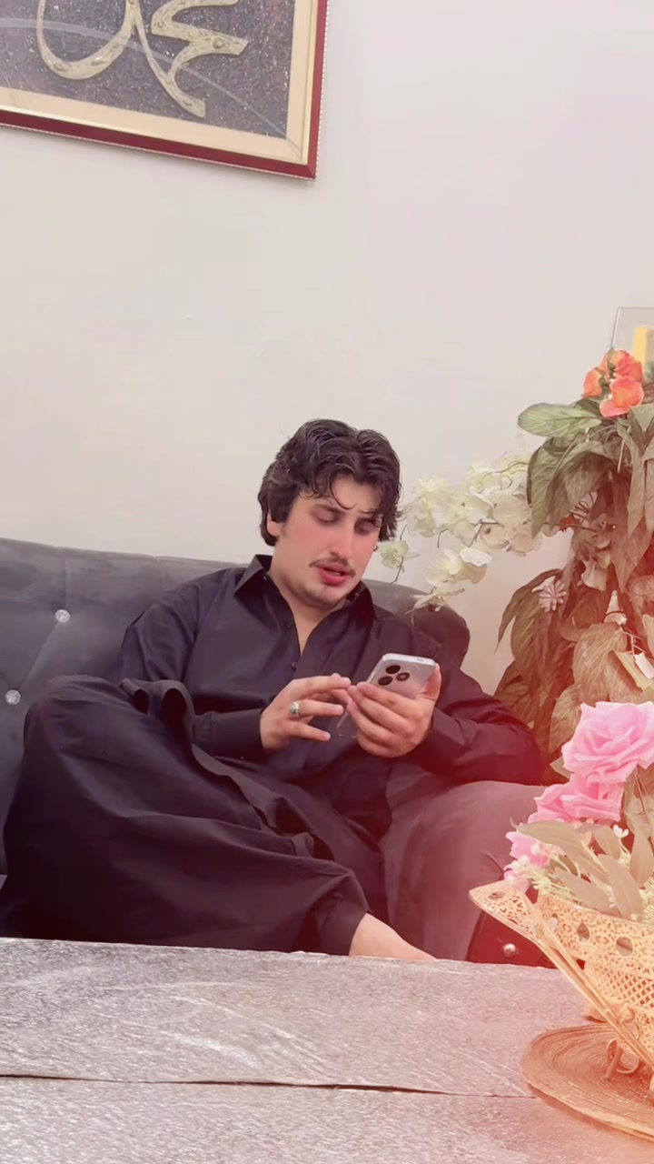 @👑احمد ضیاء وزیری🥀