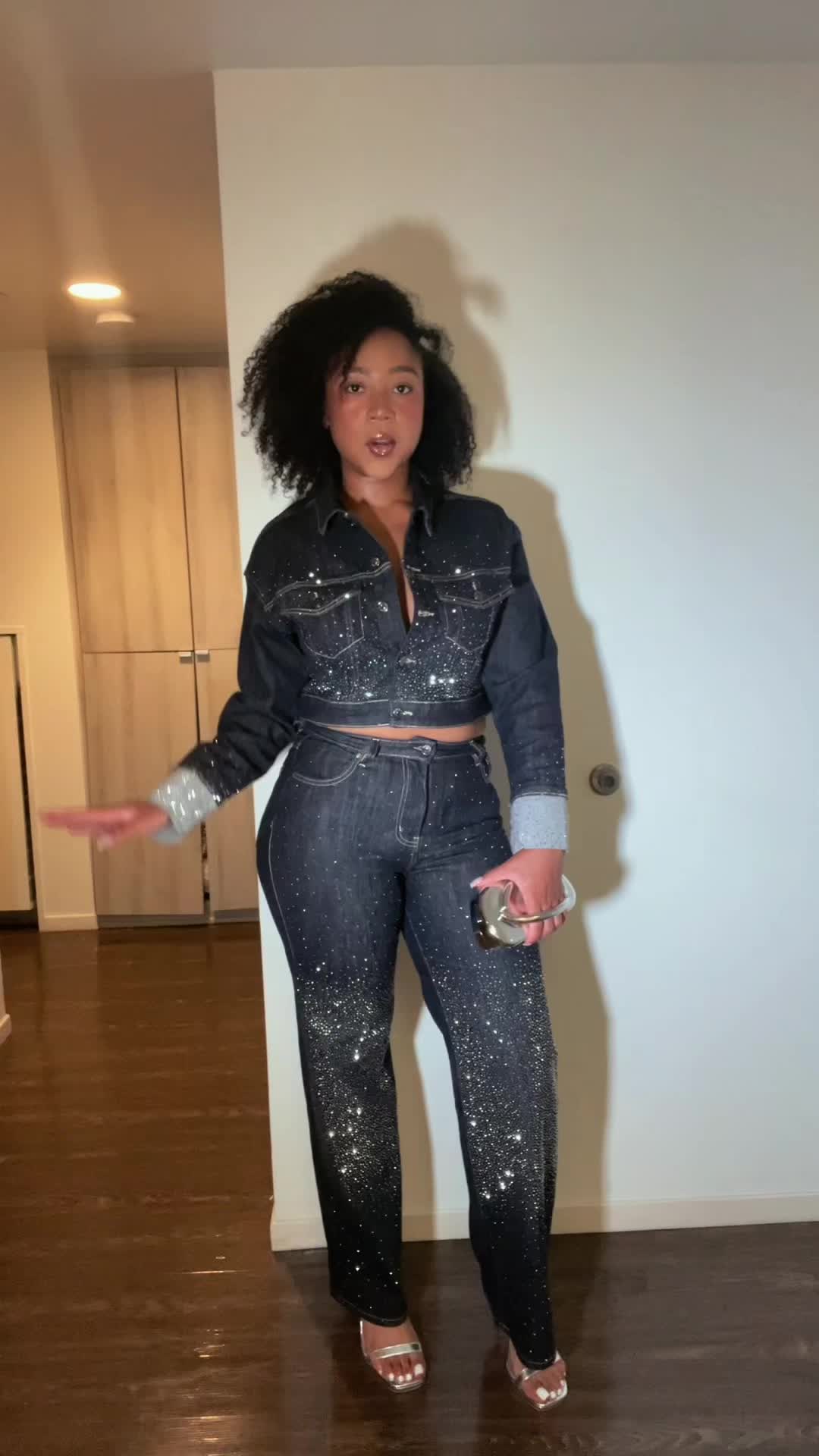 @MichaelaTalks_