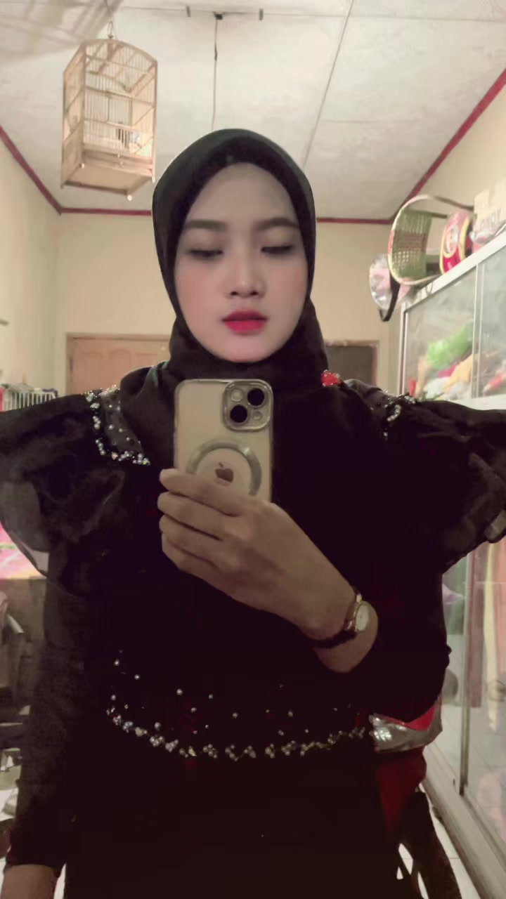 @Indah Khoerun Nisa, S. Pd 🌻 ♡