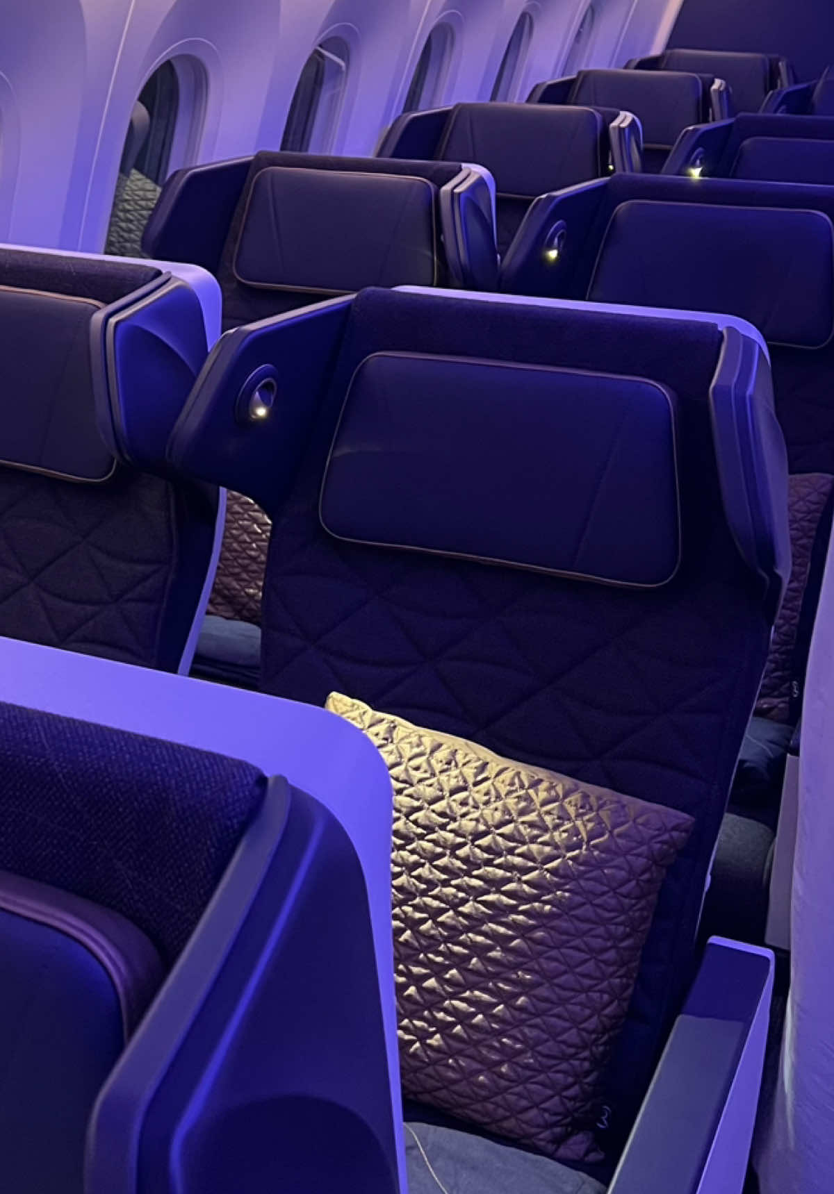 @عثمان الملحم ✈️💳