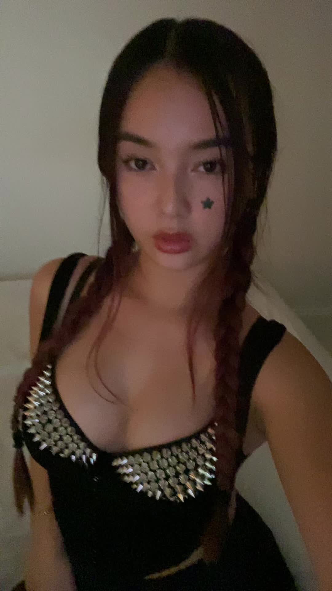 @juliamillion