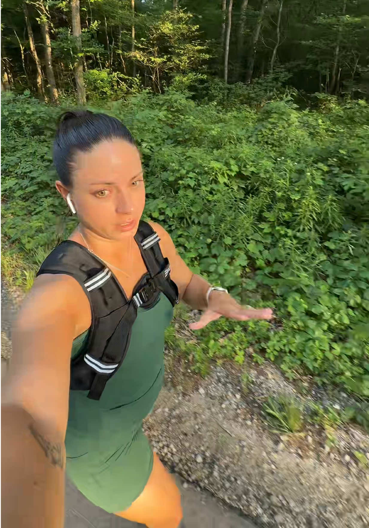 @HappilyHillary