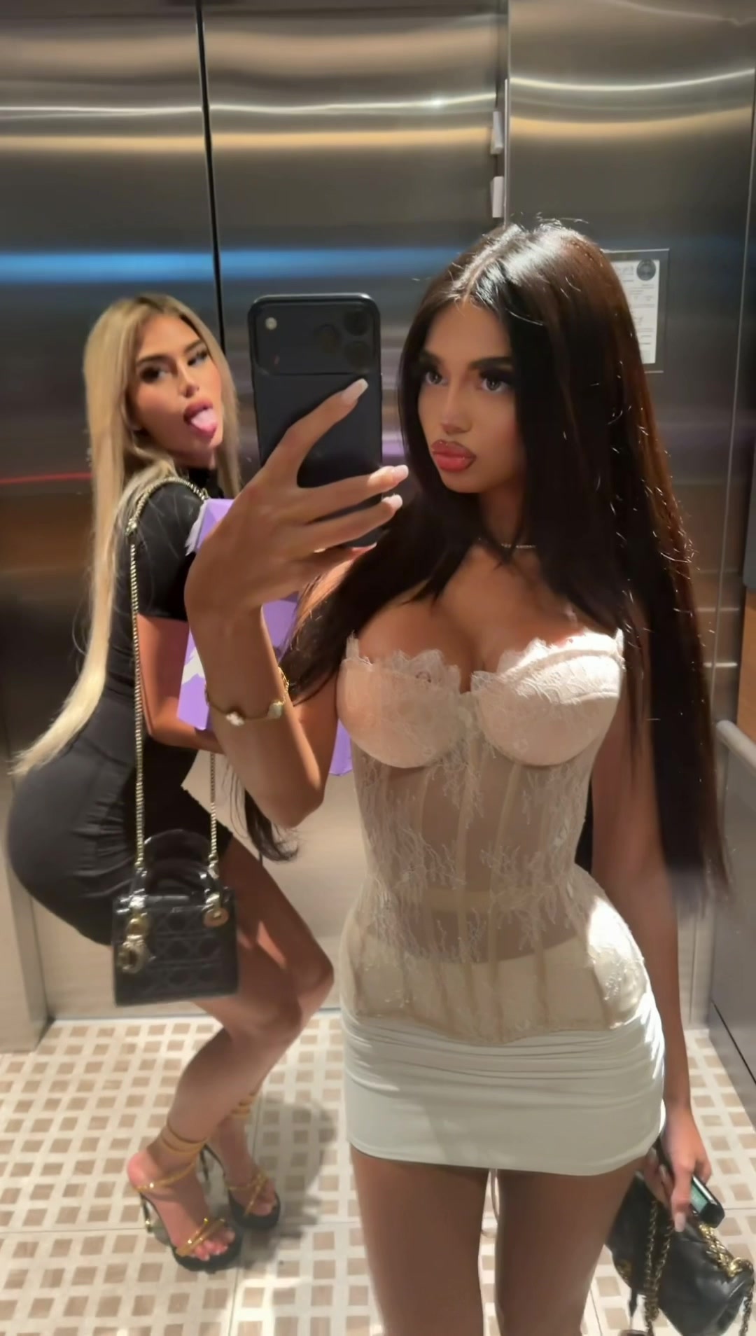 @bellaaservello