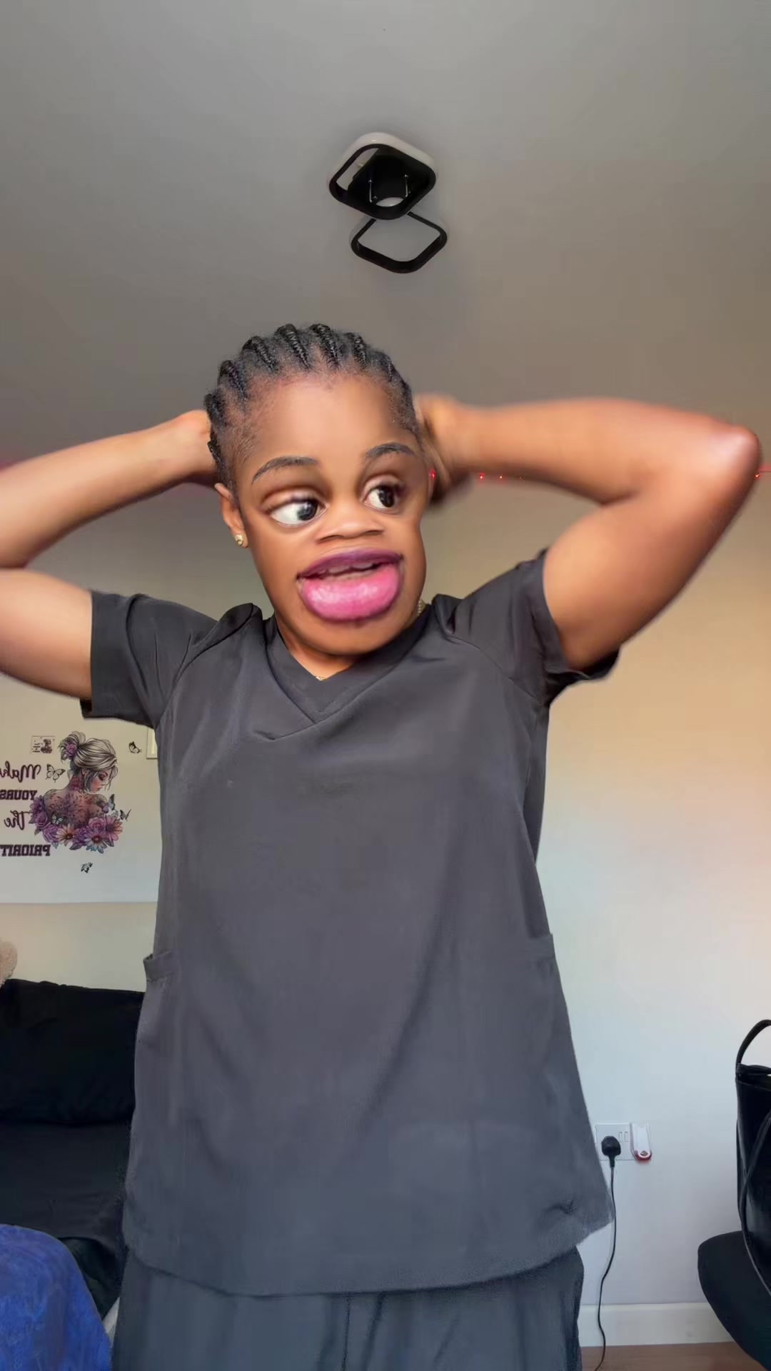 @Ademide🌚🖤
