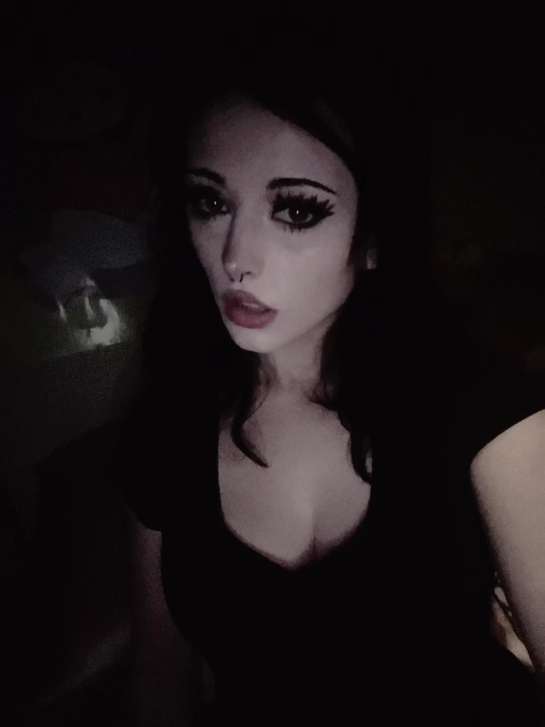 @v4mp_d0llrot4u