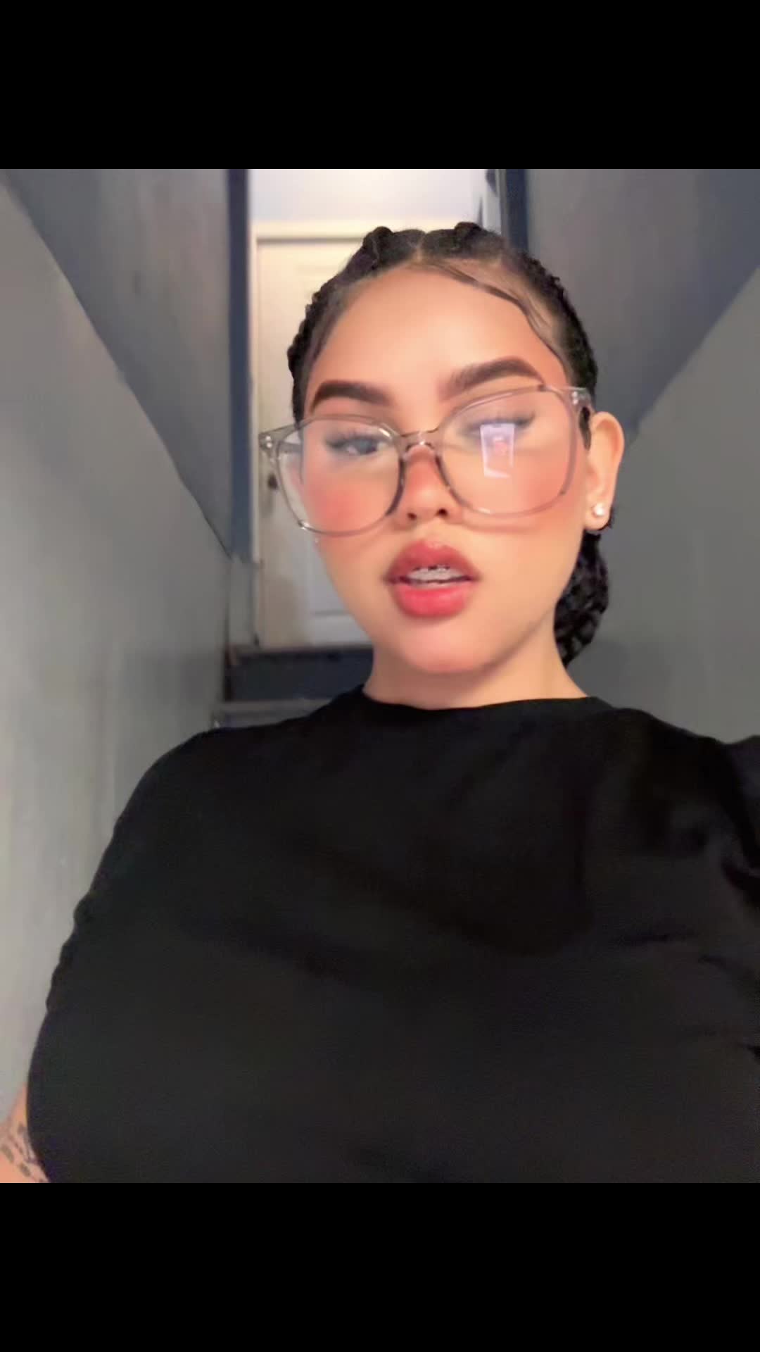 @️