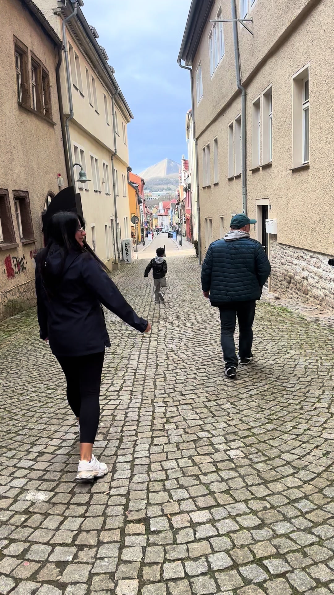 @Laura 🇺🇦+&hearts;️☀️💚