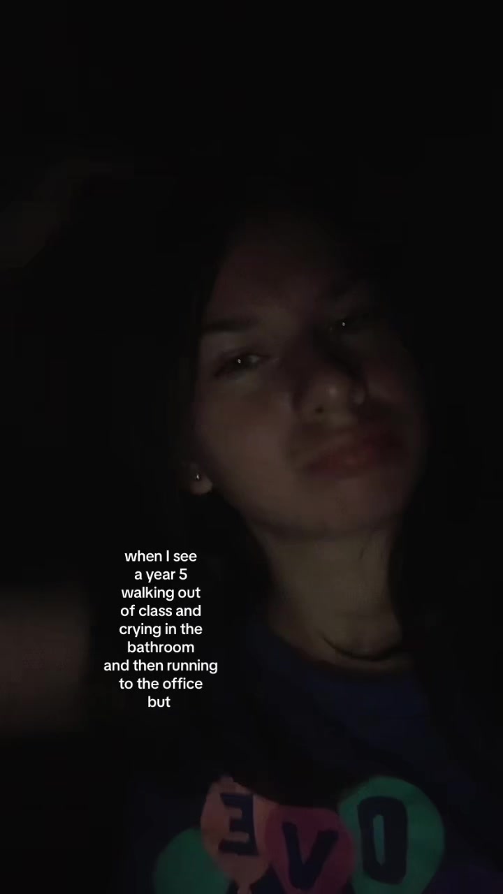 @𝐋 𝐈 𝐕 𝐘🎐