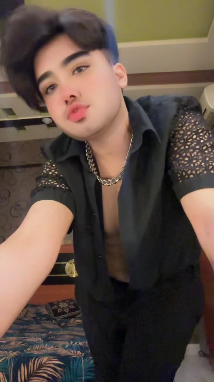 @Cute Boy🥰💯👅🙈