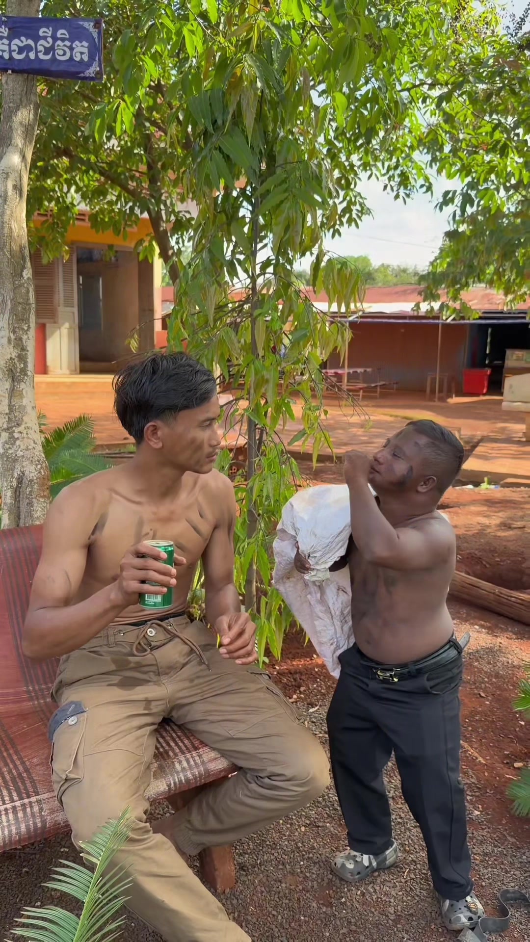 @គ្រូតូច