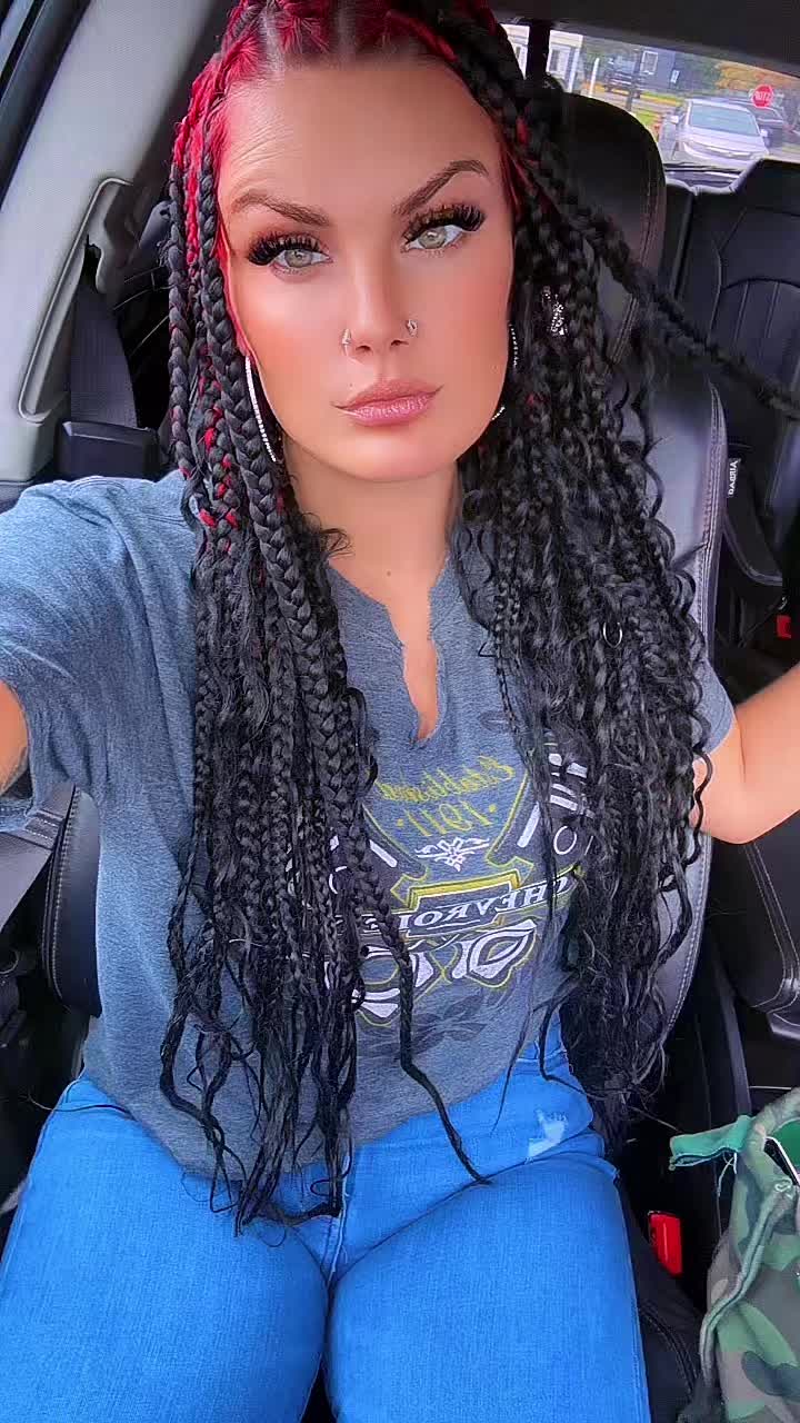 @GreenEyeBarbiie