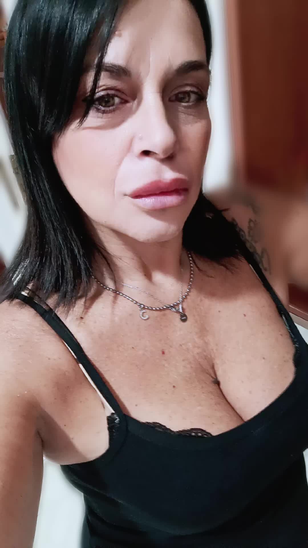 @claudia♥️🍒🐞💣💣💣