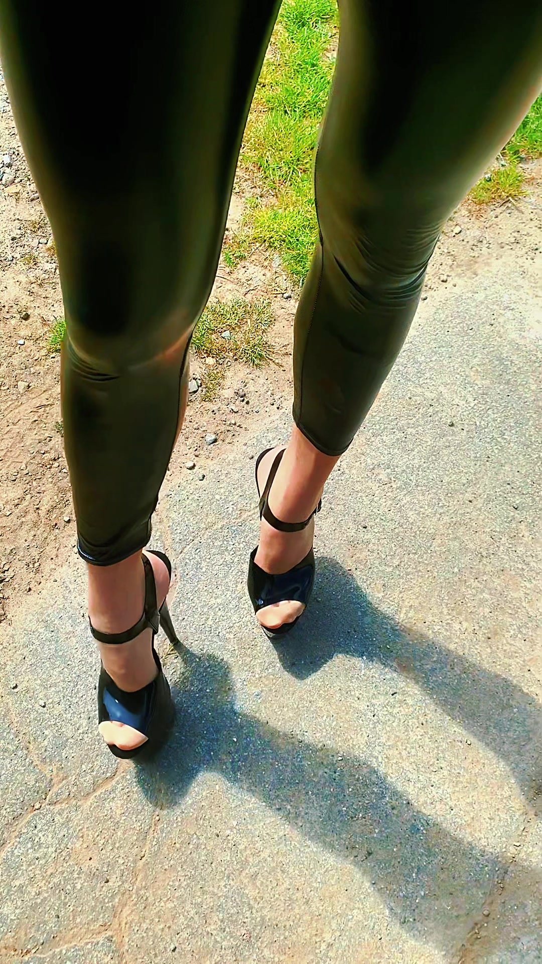 @Christina_Heaven 👠🖤