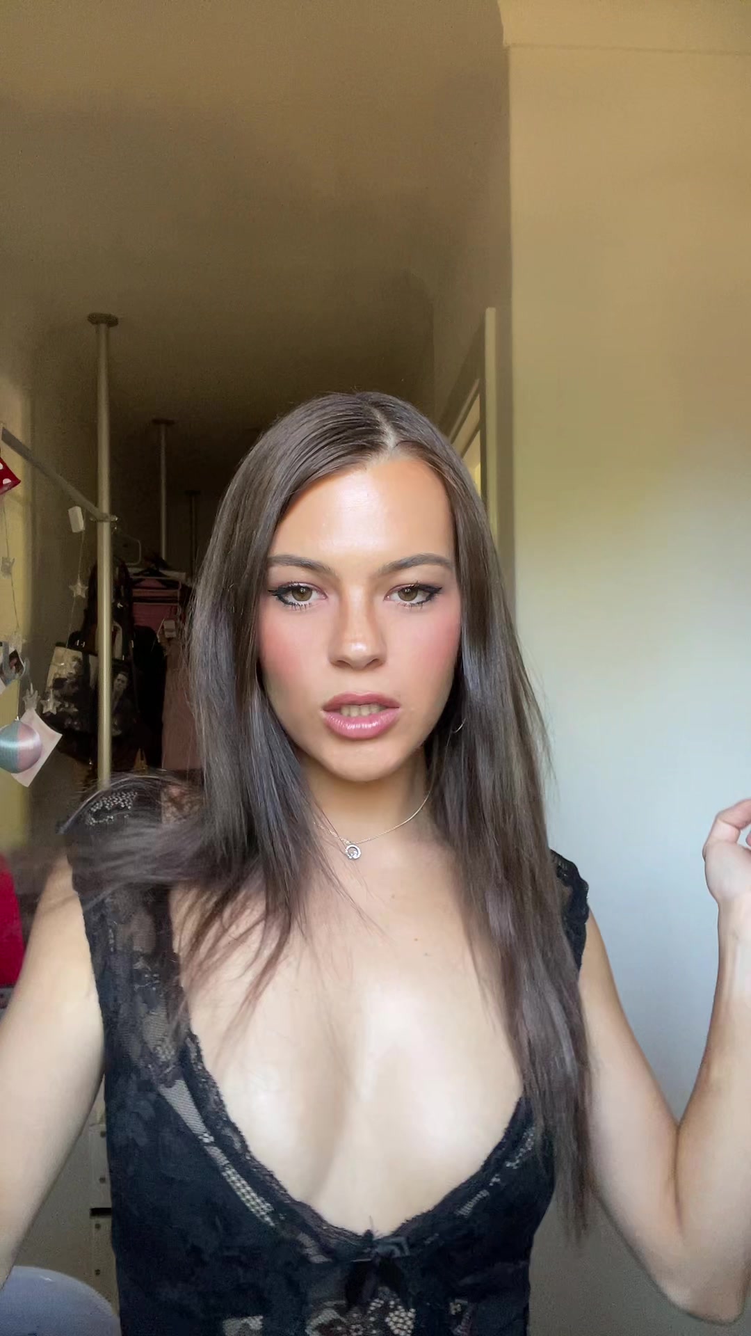@liv‧₊˚❀༉‧