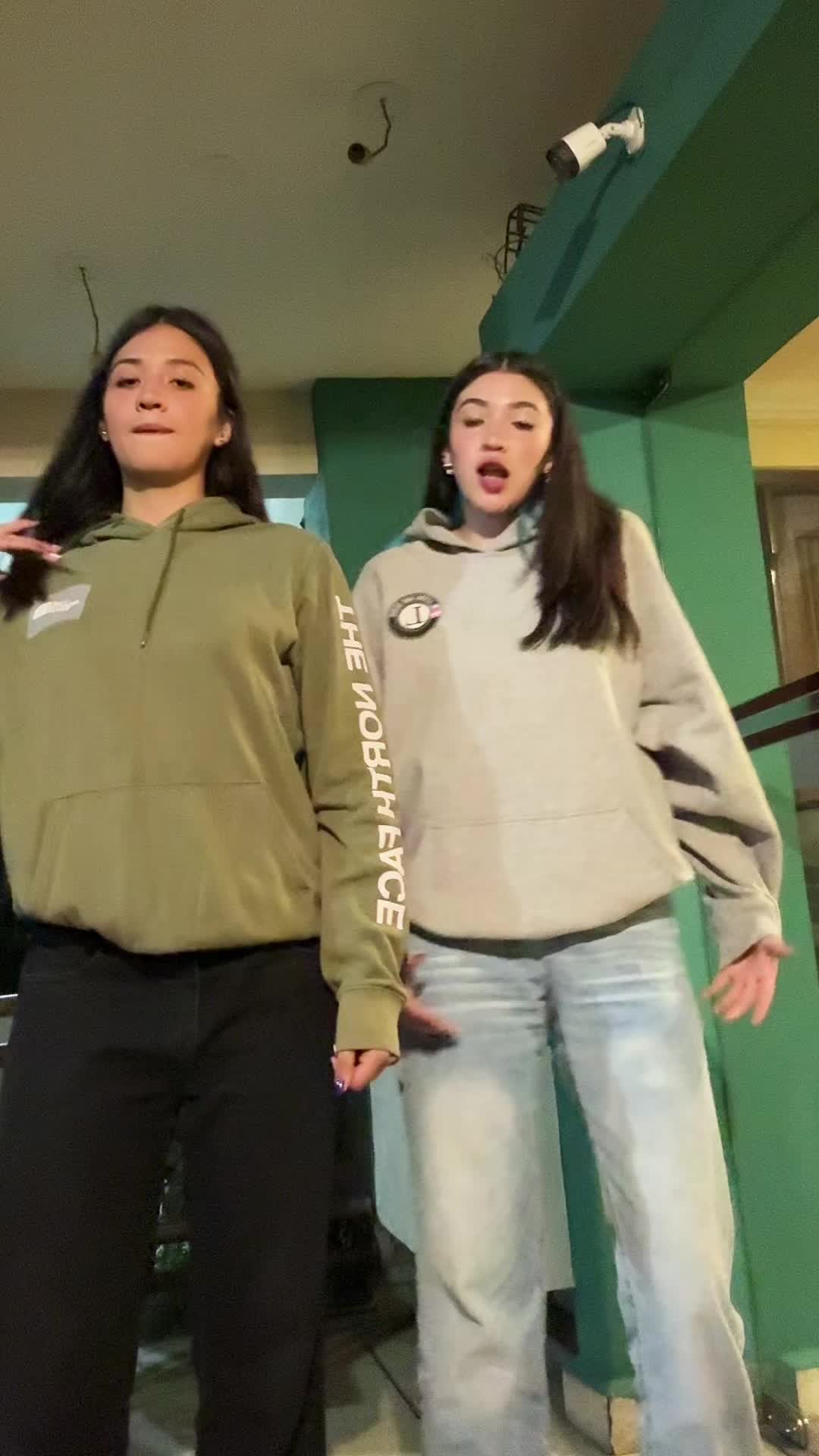@_Briana_Zotés.